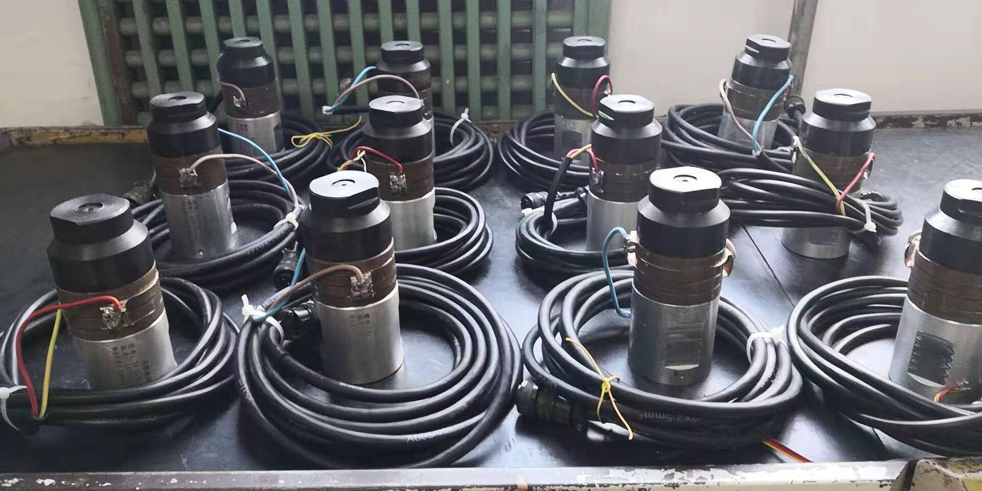 高能超声激励器